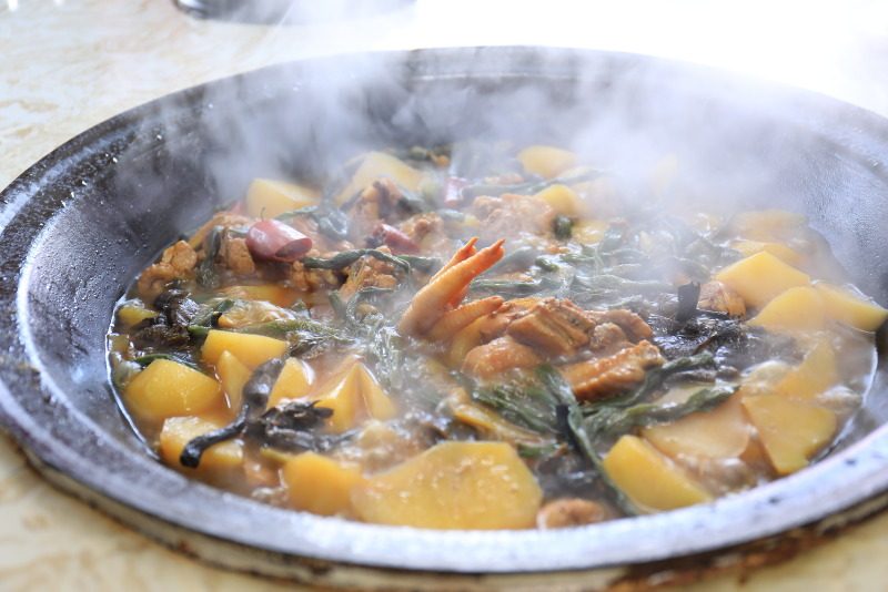 食在東北滿族饗宴 燉菜料理吮指回味 @去旅行新聞網