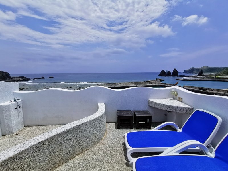 蔚藍大海洋溢希臘風情 綠島體驗潛水樂趣 @去旅行新聞網