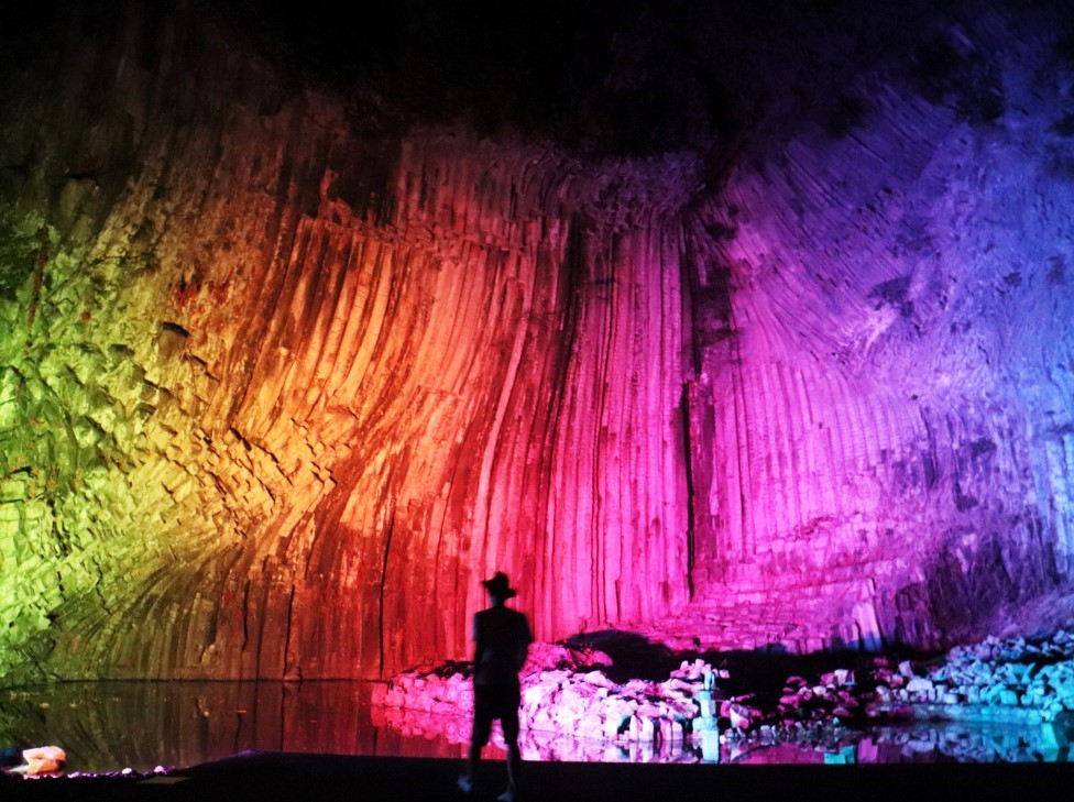 160萬年豐岡「玄武洞公園」  夜間點燈營造大自然魔幻之美 @去旅行新聞網