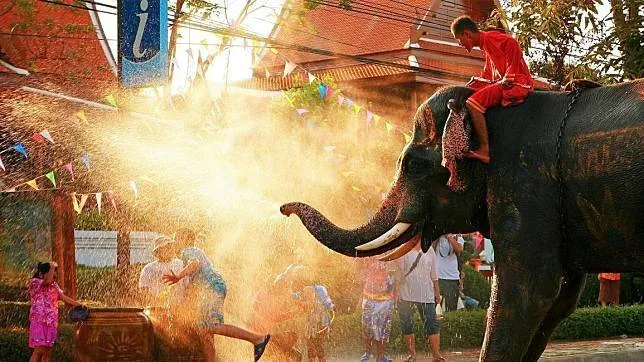 泰國最嗨潑水4月登場KKday推嘟嘟車水戰、音樂節狂歡、大象潑水同慶 @去旅行新聞網
