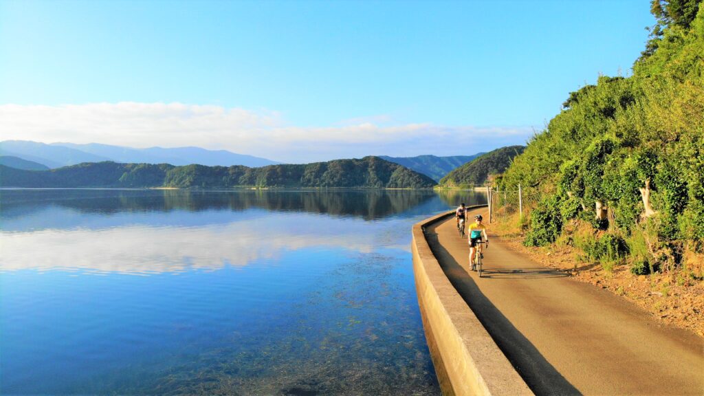 秋高氣爽 福井若狹灣自行車漫遊正熱門  走進山色、大海、五湖絕景 探索敦賀、若狹最美新秘境 @去旅行新聞網