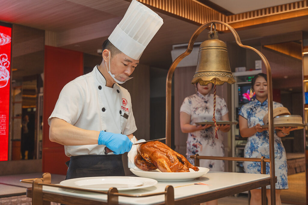 堅持大灶柴燒熬湯頭 大路關老麵店古早味飄香 @去旅行新聞網