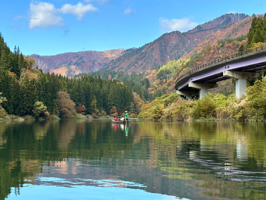 日本東北賞楓推薦 精選福島賞楓景點TOP10 @去旅行新聞網 2.霧幻峽渡船-照片出處(日本旅遊推廣中心)