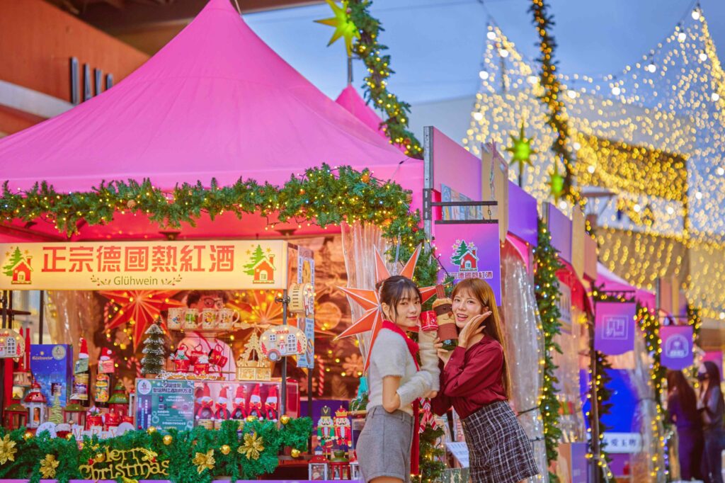 華泰名品城最「狂」聖誕村 &#8211; Gloriday「Christmas Shopaholic」11/22盛大登場！  三大主場景繽紛演繹聖誕老人的禮物狂想夢工廠  1.7米捕夢網燈海隧道  再掀搶拍狂潮 @去旅行新聞網