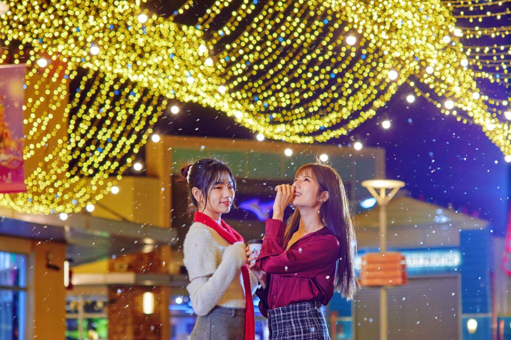 華泰名品城最「狂」聖誕村 &#8211; Gloriday「Christmas Shopaholic」11/22盛大登場！  三大主場景繽紛演繹聖誕老人的禮物狂想夢工廠  1.7米捕夢網燈海隧道  再掀搶拍狂潮 @去旅行新聞網