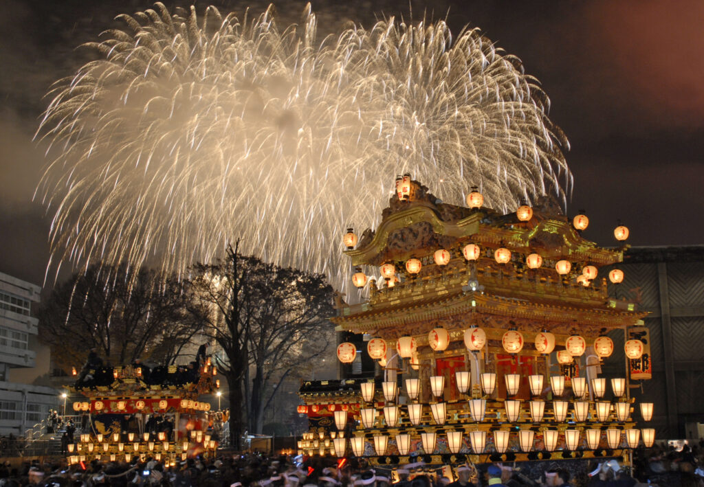 搭乘最美的西武特急列車「La view」  一睹日本三大曳山祭「秩父夜祭」的華麗盛會 @去旅行新聞網