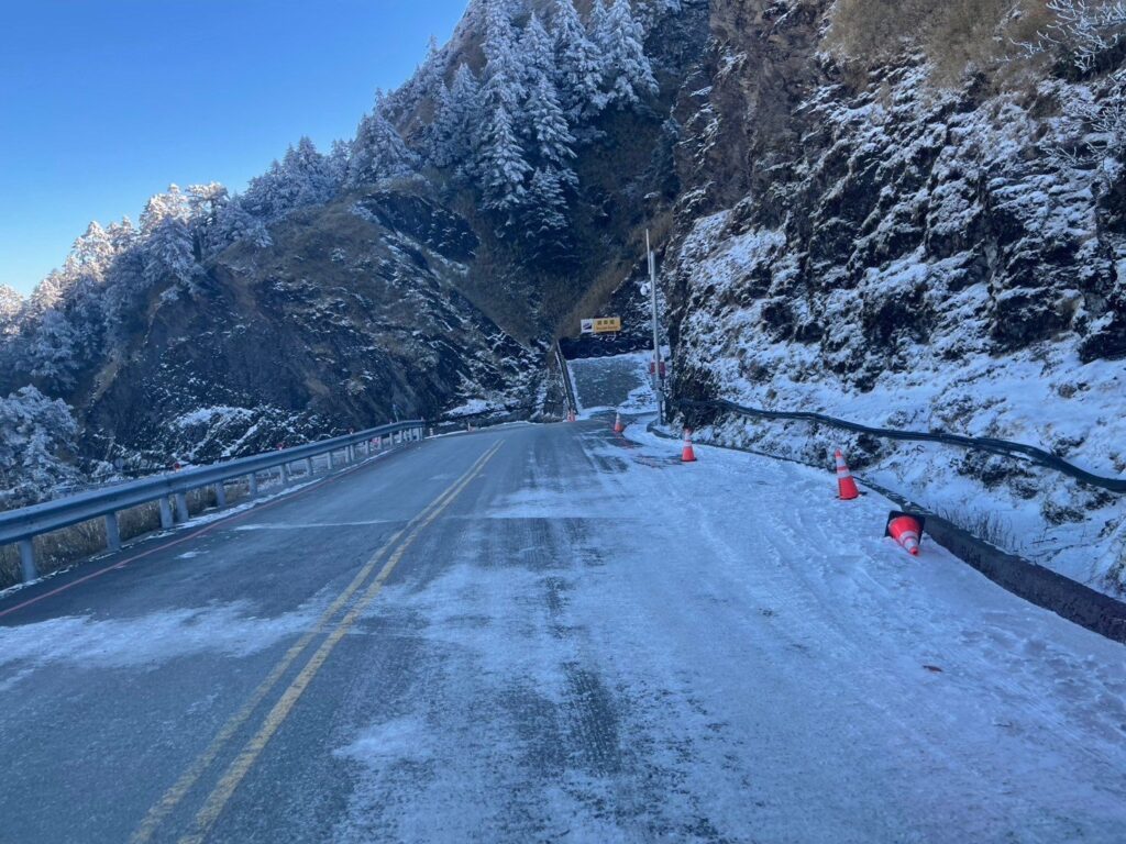 台14甲線合歡山高海拔路段12日18時起翠峰至大禹嶺(18K~41.5K)路段預警性封閉 @去旅行新聞網