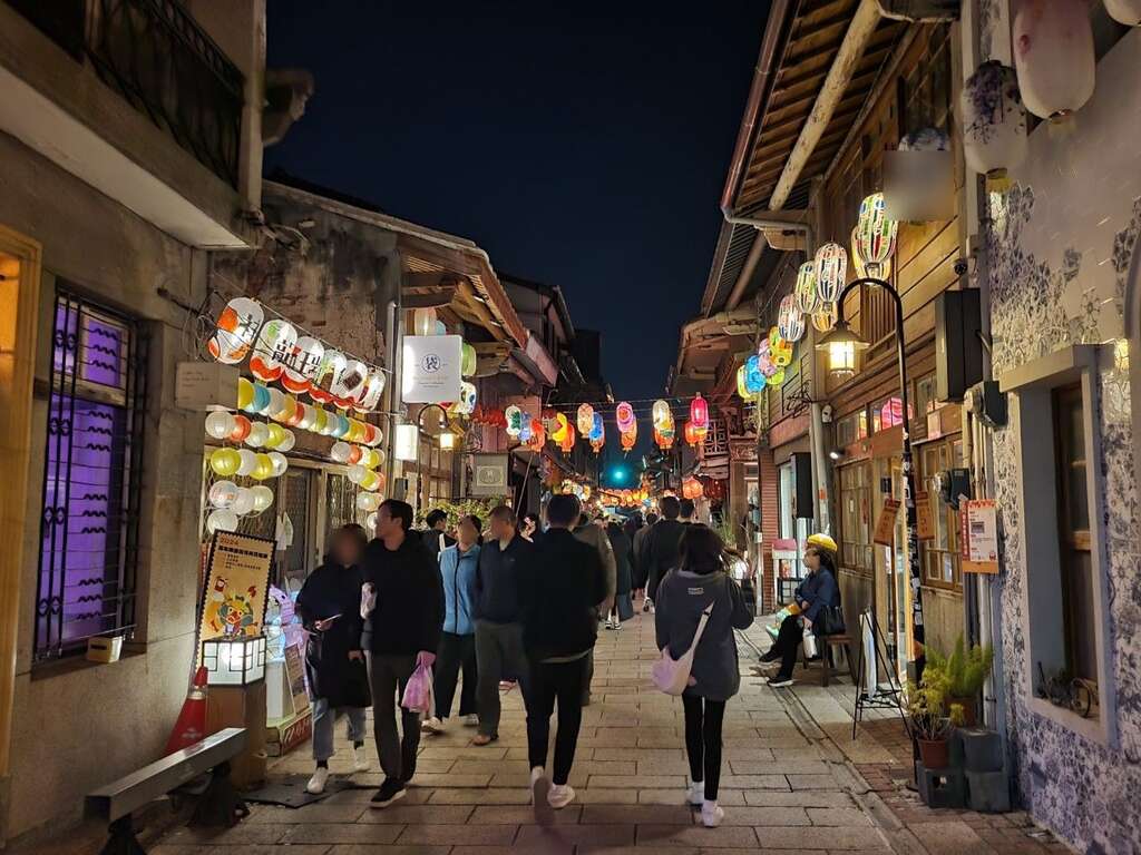 水上視角欣賞東京晴空塔、彩虹大橋、台場、東京灣等多處地標海景   DIY文字燒、傳統日本舞、靠岸取餐、水陸兩棲巴士等特殊體驗  水上漂遊程領略東京另一種美 @去旅行新聞網