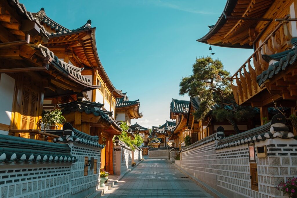 韓國旅遊夯爆 成長1.7倍！易遊網推6大航空優惠　飛韓國來回含稅3千3起  韓國最凍漲航點是這裡！機加酒79折起 首推釜山5天4夜8,888元起 @Tournews