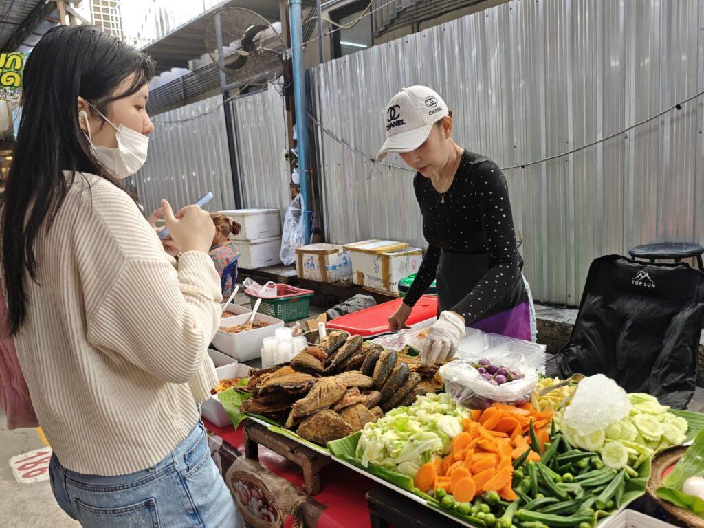 曼谷拉洽達的上班族美食天堂：拉洽達傳統市場 @去旅行新聞網