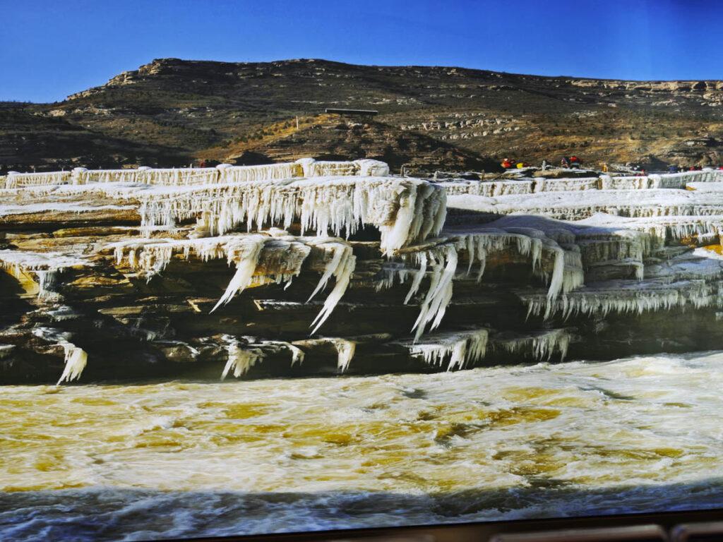親歷黃河怒吼！山西壺口瀑布雨中實錄，這畫面太震撼！ @去旅行新聞網