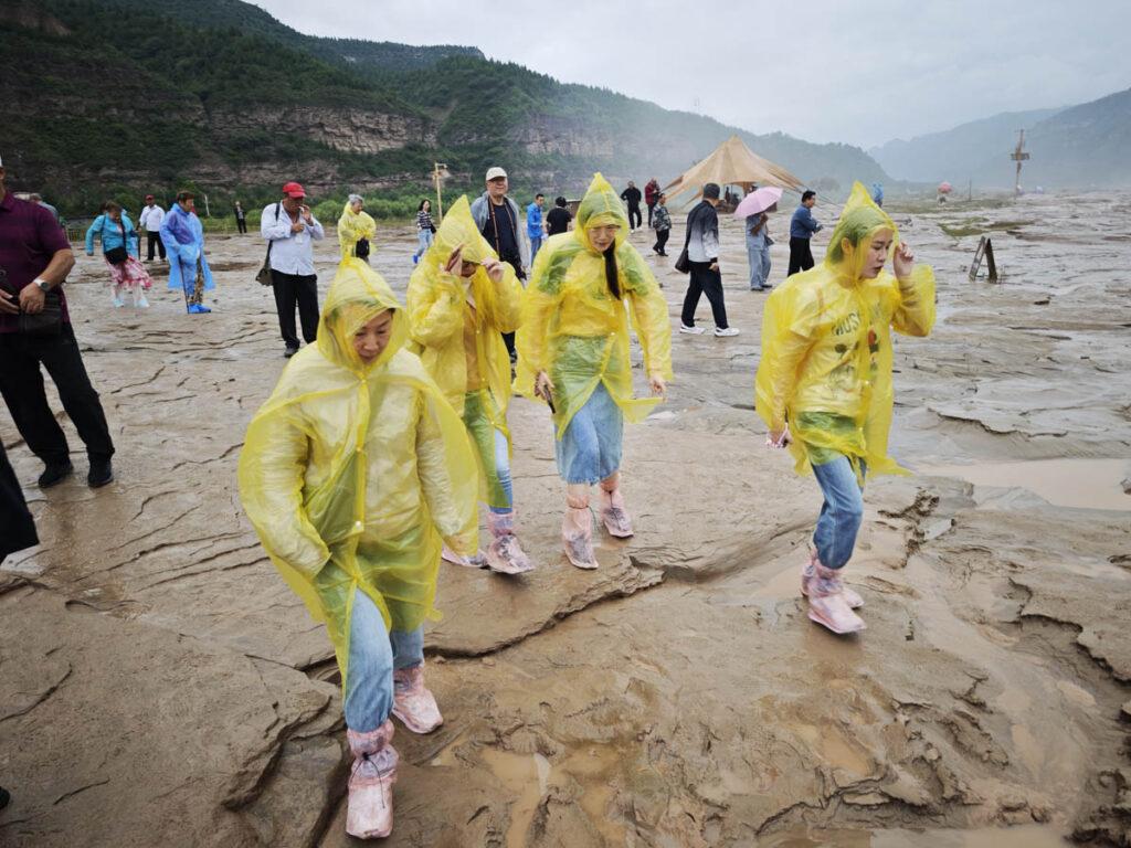 親歷黃河怒吼！山西壺口瀑布雨中實錄，這畫面太震撼！ @去旅行新聞網