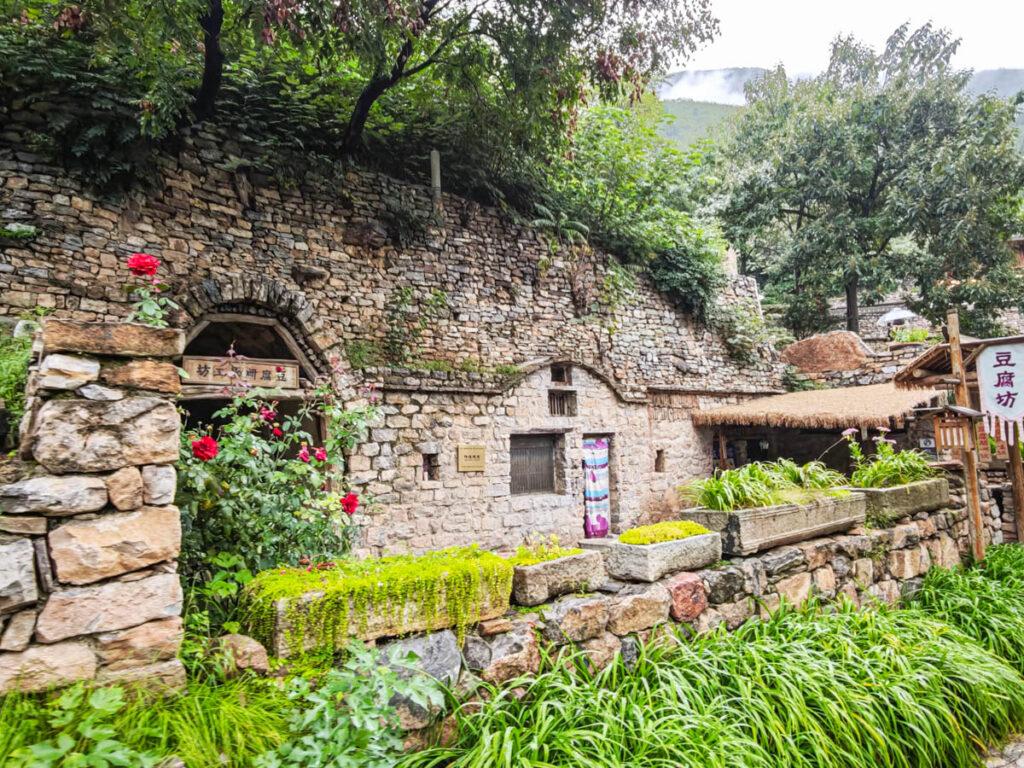 山西雲丘山冰洞群x塔爾坡古村，探秘300萬年地質奇觀與千年古村 @去旅行新聞網