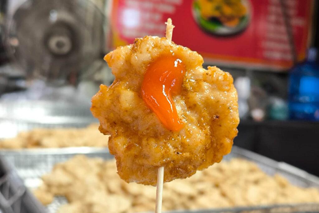 下龍灣必訪！鴻基農貿市場美食與唯美海景日出：炸花枝餅、海鮮批發、花卉市場一次逛 @去旅行新聞網