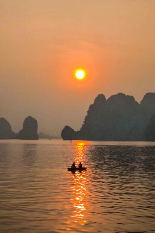 下龍灣必訪！鴻基農貿市場美食與唯美海景日出：炸花枝餅、海鮮批發、花卉市場一次逛 @去旅行新聞網