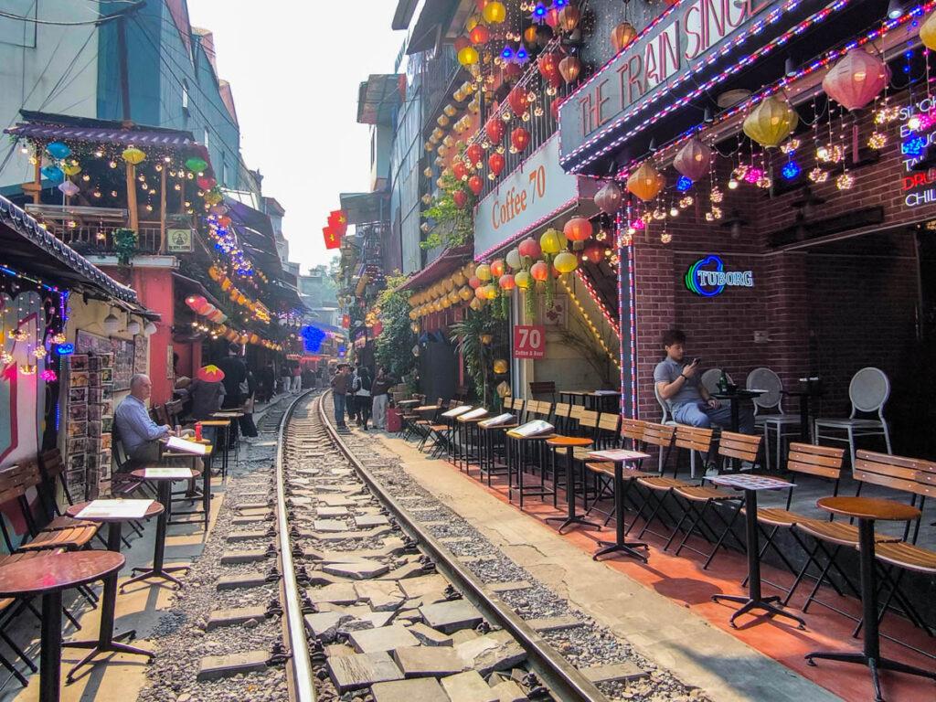 越南河內鐵道咖啡街 在火車呼嘯而過的咖啡時光 @去旅行新聞網