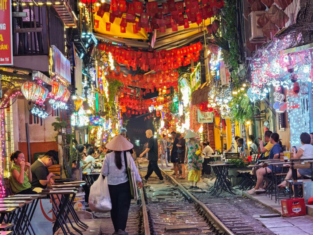 越南河內鐵道咖啡街 在火車呼嘯而過的咖啡時光 @去旅行新聞網