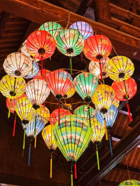 船行碧波上人在畫中遊 探訪陸龍灣世界遺產,穿越石灰岩洞與金剛秘境的奇幻漂流 @去旅行新聞網 船行碧波上人在畫中遊 探訪陸龍灣世界遺產,穿越石灰岩洞與金剛秘境的奇幻漂流 @去旅行新聞網