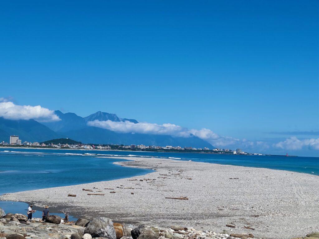 【花蓮日出秘境】花蓮溪海口的第一道光：山海交會、漂流木與候鳥的清晨詩篇 @去旅行新聞網