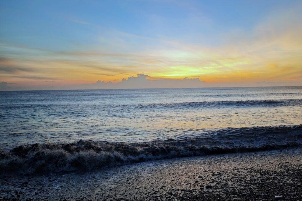 【花蓮日出秘境】花蓮溪海口的第一道光：山海交會、漂流木與候鳥的清晨詩篇 @去旅行新聞網