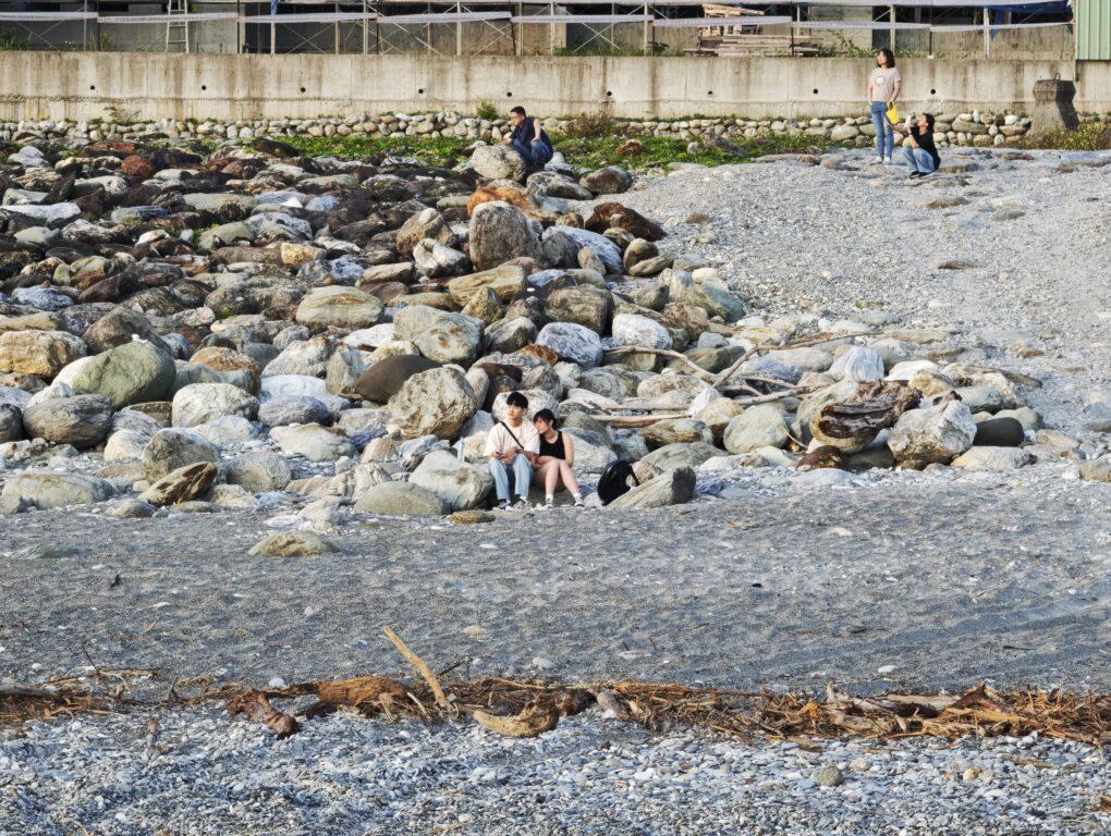 【花蓮日出秘境】花蓮溪海口的第一道光：山海交會、漂流木與候鳥的清晨詩篇 @去旅行新聞網