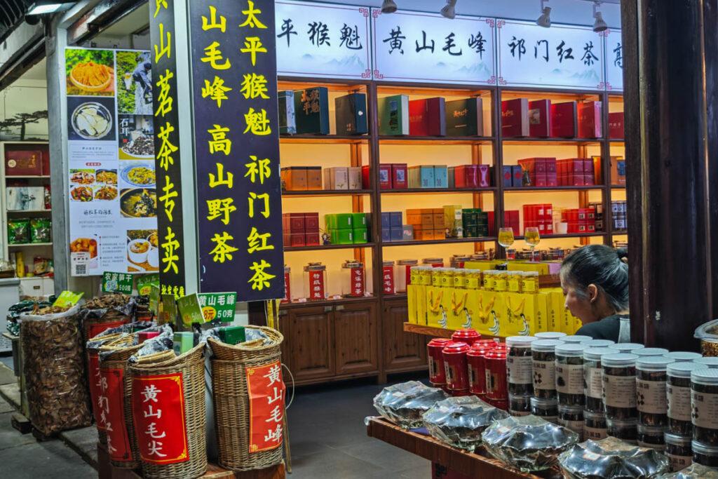 🏮安徽必去!屯溪老街夜遊X新安江畫廊:品味流動清明上河圖的千年徽州風情! @去旅行新聞網 🏮安徽必去!屯溪老街夜遊X新安江畫廊:品味流動清明上河圖的千年徽州風情! @去旅行新聞網