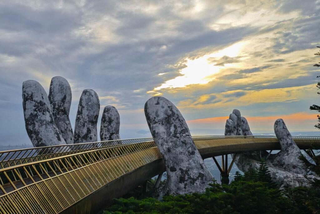 🏰 越南峴港|巴拿山度假勝地全攻略:佛手橋日出、歐洲古堡、啤酒廣場浪漫夜晚嗨趴全收錄 @去旅行新聞網 🏰 越南峴港|巴拿山度假勝地全攻略:佛手橋日出、歐洲古堡、啤酒廣場浪漫夜晚嗨趴全收錄 @去旅行新聞網