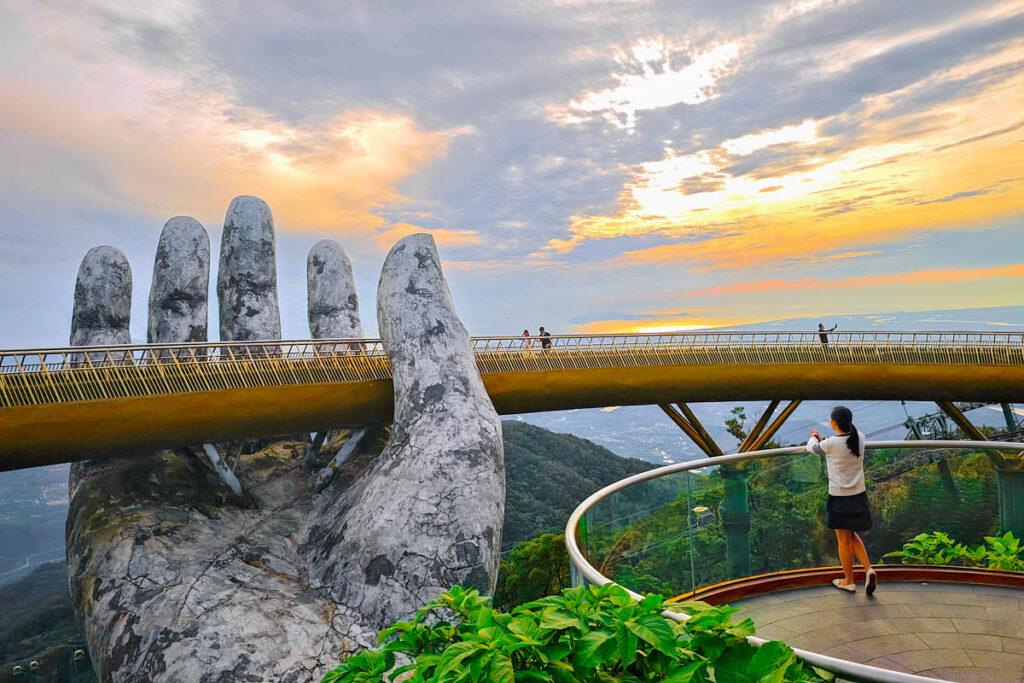 🏰 越南峴港｜巴拿山度假勝地全攻略：佛手橋日出、歐洲古堡、啤酒廣場浪漫夜晚嗨趴全收錄 @去旅行新聞網