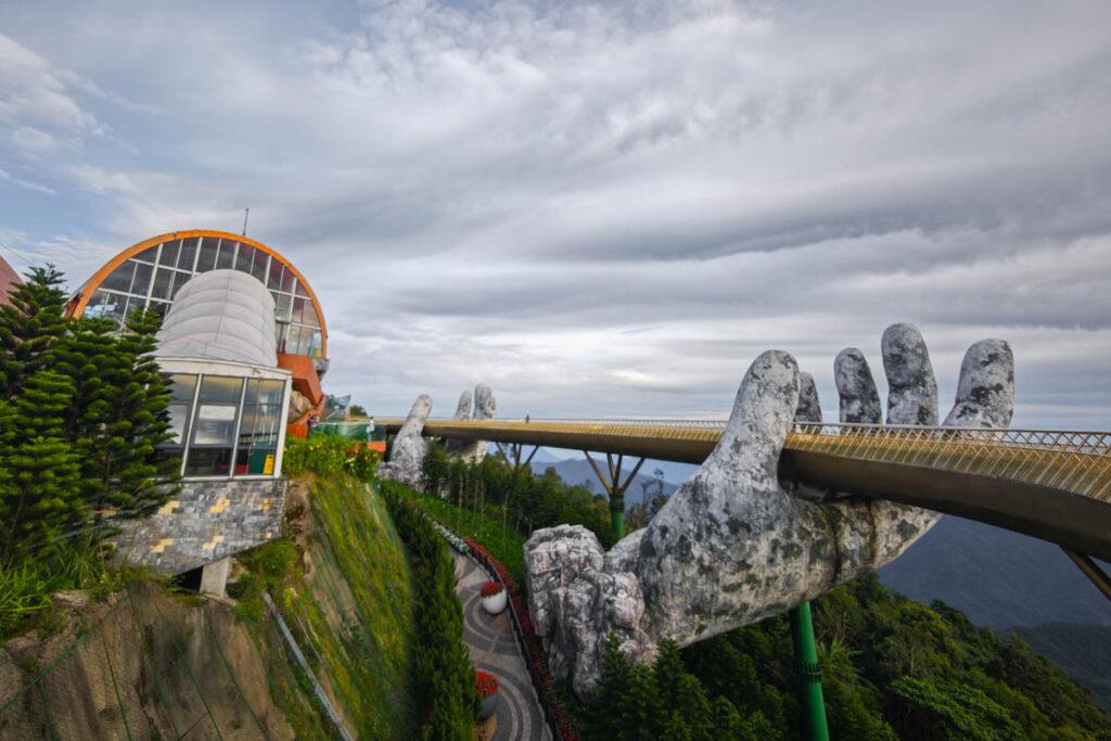 🏰 越南峴港|巴拿山度假勝地全攻略:佛手橋日出、歐洲古堡、啤酒廣場浪漫夜晚嗨趴全收錄 @去旅行新聞網 🏰 越南峴港|巴拿山度假勝地全攻略:佛手橋日出、歐洲古堡、啤酒廣場浪漫夜晚嗨趴全收錄 @去旅行新聞網