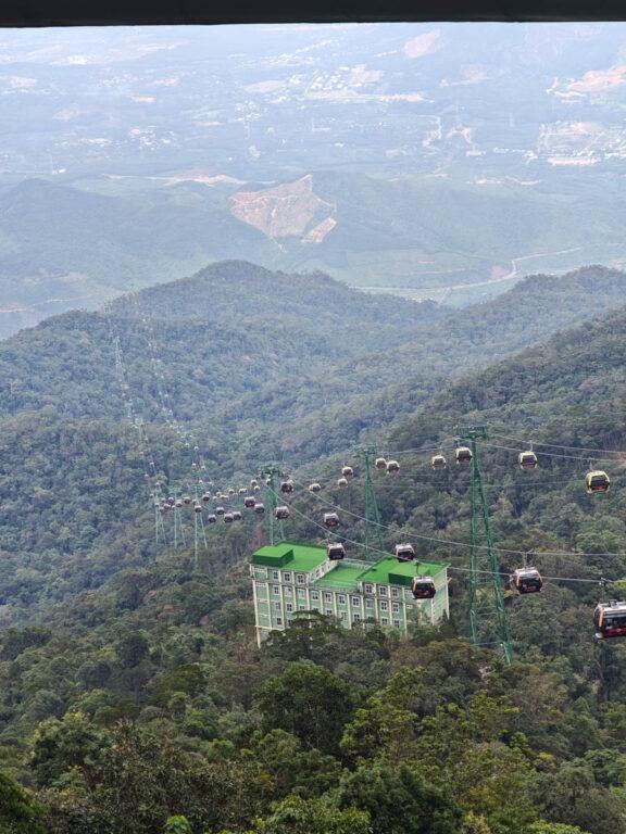 🏰 越南峴港|巴拿山度假勝地全攻略:佛手橋日出、歐洲古堡、啤酒廣場浪漫夜晚嗨趴全收錄 @去旅行新聞網 🏰 越南峴港|巴拿山度假勝地全攻略:佛手橋日出、歐洲古堡、啤酒廣場浪漫夜晚嗨趴全收錄 @去旅行新聞網