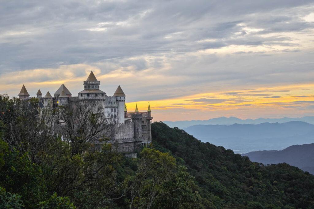 🏰 越南峴港|巴拿山度假勝地全攻略:佛手橋日出、歐洲古堡、啤酒廣場浪漫夜晚嗨趴全收錄 @去旅行新聞網 🏰 越南峴港|巴拿山度假勝地全攻略:佛手橋日出、歐洲古堡、啤酒廣場浪漫夜晚嗨趴全收錄 @去旅行新聞網
