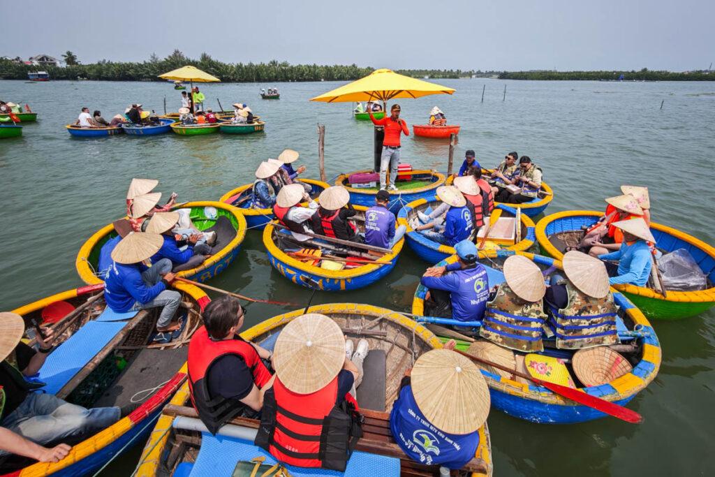 越南會安碗公船一日遊｜水椰子林旋轉船、釣螃蟹，深入甘青村的瘋狂特色體驗 @去旅行新聞網