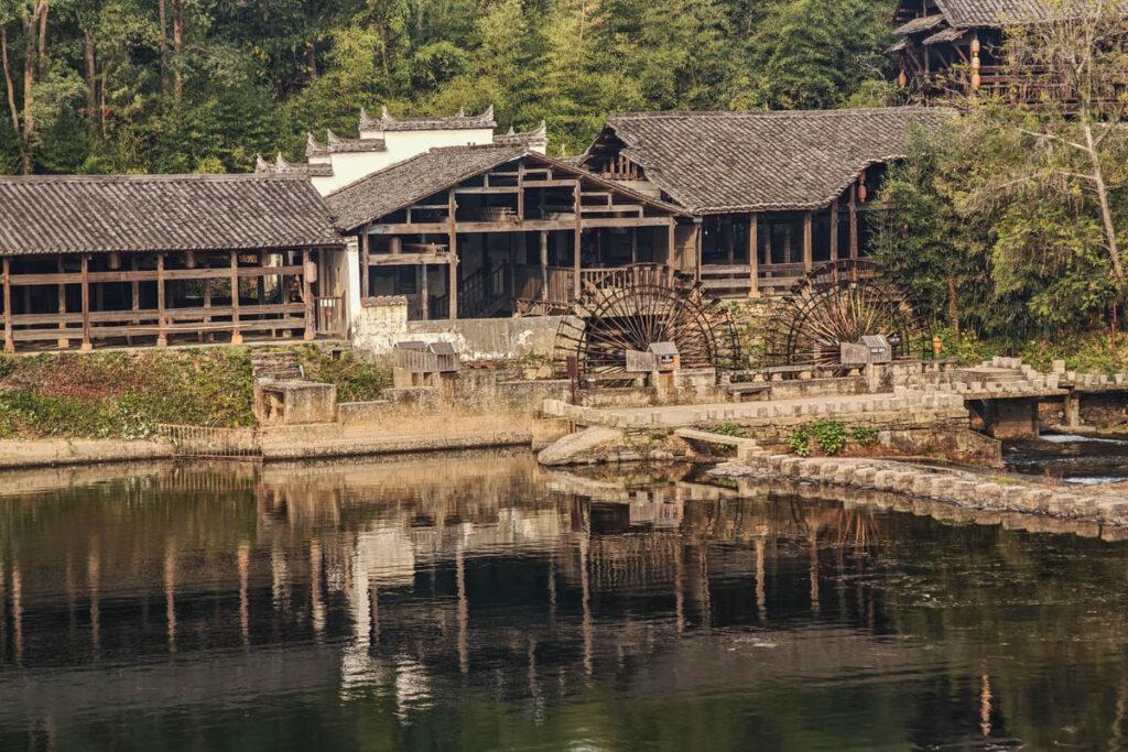 婺源清華彩虹橋:橫跨水上的「時間長廊」,邂逅最詩意古徽州 @去旅行新聞網 婺源清華彩虹橋:橫跨水上的「時間長廊」,邂逅最詩意古徽州 @去旅行新聞網