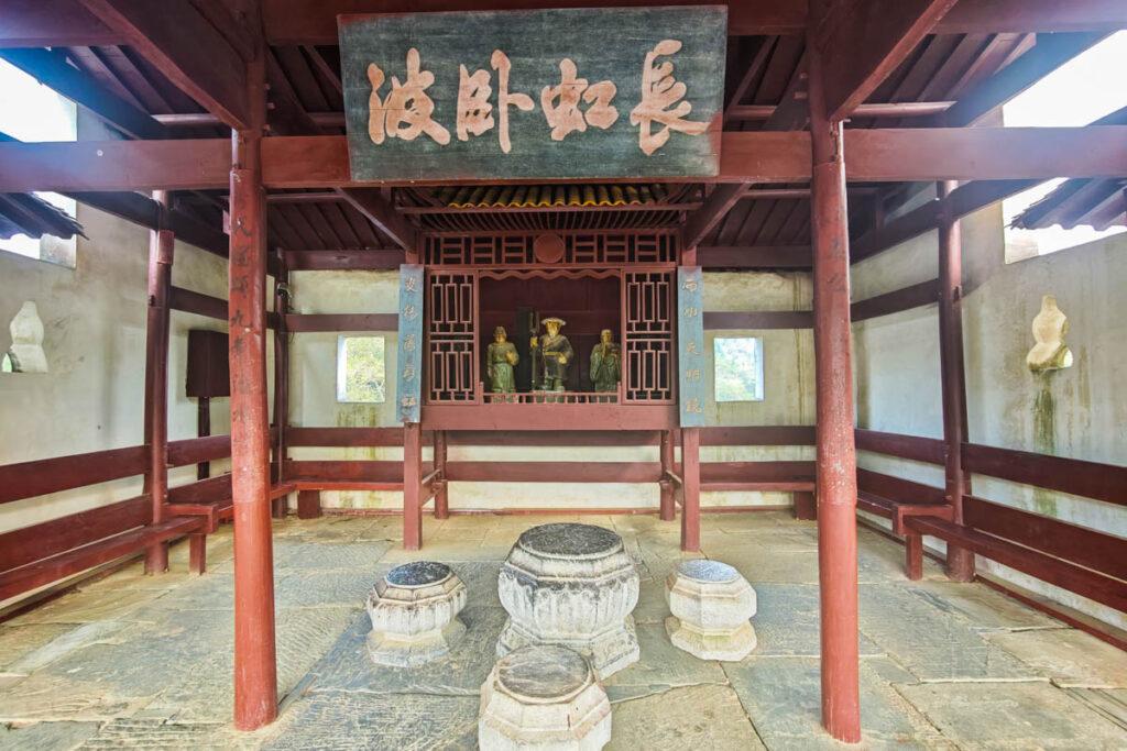 婺源清華彩虹橋:橫跨水上的「時間長廊」,邂逅最詩意古徽州 @去旅行新聞網 婺源清華彩虹橋:橫跨水上的「時間長廊」,邂逅最詩意古徽州 @去旅行新聞網