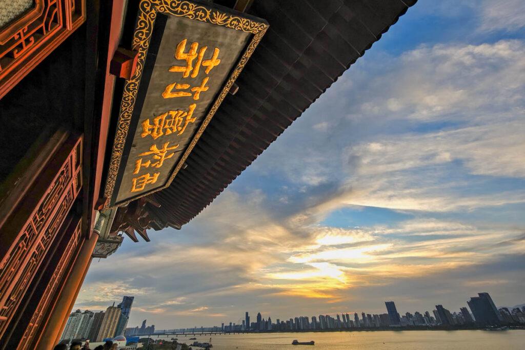 🏯 南昌滕王閣傍晚攻略:夕陽、夜景、王勃詩意,一篇讀懂千年名樓的魅力 @去旅行新聞網 🏯 南昌滕王閣傍晚攻略:夕陽、夜景、王勃詩意,一篇讀懂千年名樓的魅力 @去旅行新聞網