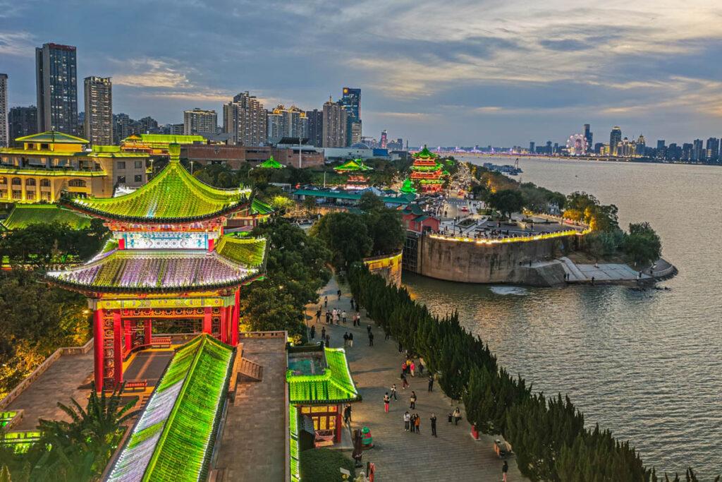 🏯 南昌滕王閣傍晚攻略:夕陽、夜景、王勃詩意,一篇讀懂千年名樓的魅力 @去旅行新聞網 🏯 南昌滕王閣傍晚攻略:夕陽、夜景、王勃詩意,一篇讀懂千年名樓的魅力 @去旅行新聞網