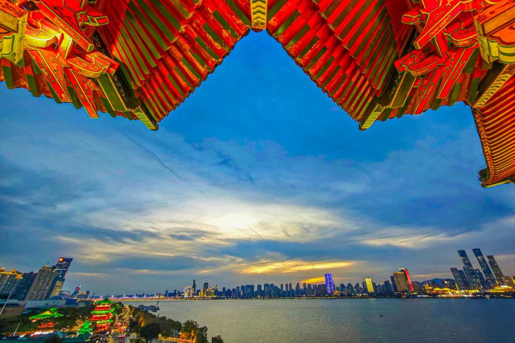 🏯 南昌滕王閣傍晚攻略:夕陽、夜景、王勃詩意,一篇讀懂千年名樓的魅力 @去旅行新聞網 🏯 南昌滕王閣傍晚攻略:夕陽、夜景、王勃詩意,一篇讀懂千年名樓的魅力 @去旅行新聞網