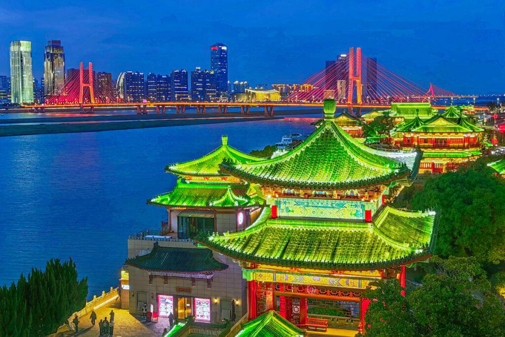 🏯 南昌滕王閣傍晚攻略:夕陽、夜景、王勃詩意,一篇讀懂千年名樓的魅力 @去旅行新聞網 🏯 南昌滕王閣傍晚攻略:夕陽、夜景、王勃詩意,一篇讀懂千年名樓的魅力 @去旅行新聞網