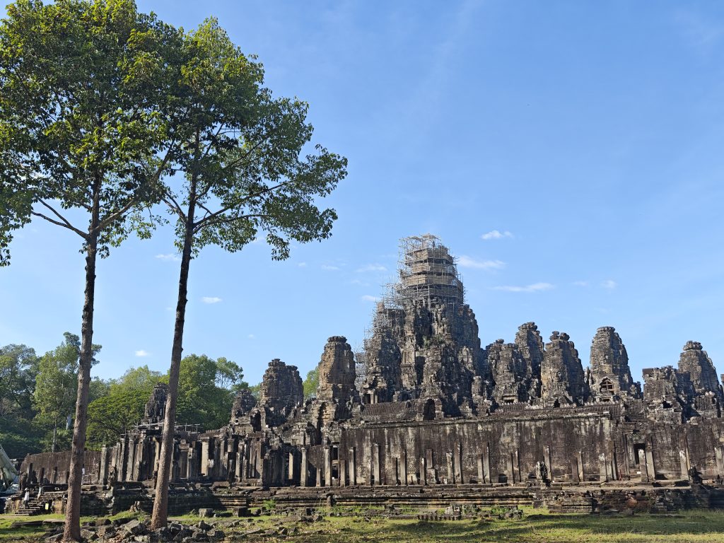 🗿 永恆的微笑：走進大吳哥巴戎寺的歷史與神秘 (Bayon Temple) @去旅行新聞網