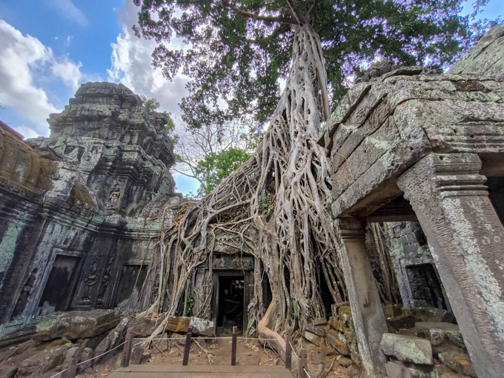 塔普倫寺深度攻略|吳哥窟巨木盤根的千年古寺:探秘《古墓奇兵》取景地、回音塔與隱藏雕刻 @去旅行新聞網 塔普倫寺深度攻略|吳哥窟巨木盤根的千年古寺:探秘《古墓奇兵》取景地、回音塔與隱藏雕刻 @去旅行新聞網