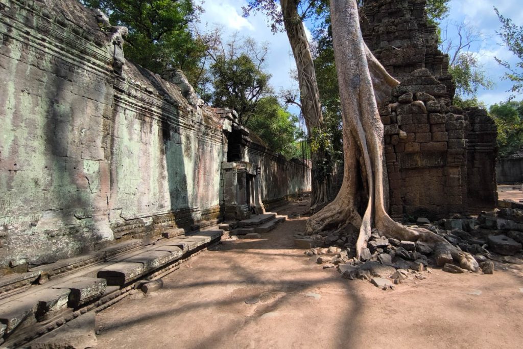 塔普倫寺深度攻略|吳哥窟巨木盤根的千年古寺:探秘《古墓奇兵》取景地、回音塔與隱藏雕刻 @去旅行新聞網 塔普倫寺深度攻略|吳哥窟巨木盤根的千年古寺:探秘《古墓奇兵》取景地、回音塔與隱藏雕刻 @去旅行新聞網