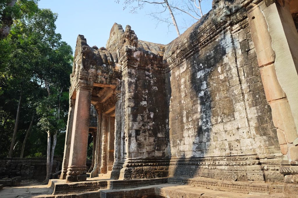 塔普倫寺深度攻略|吳哥窟巨木盤根的千年古寺:探秘《古墓奇兵》取景地、回音塔與隱藏雕刻 @去旅行新聞網 塔普倫寺深度攻略|吳哥窟巨木盤根的千年古寺:探秘《古墓奇兵》取景地、回音塔與隱藏雕刻 @去旅行新聞網