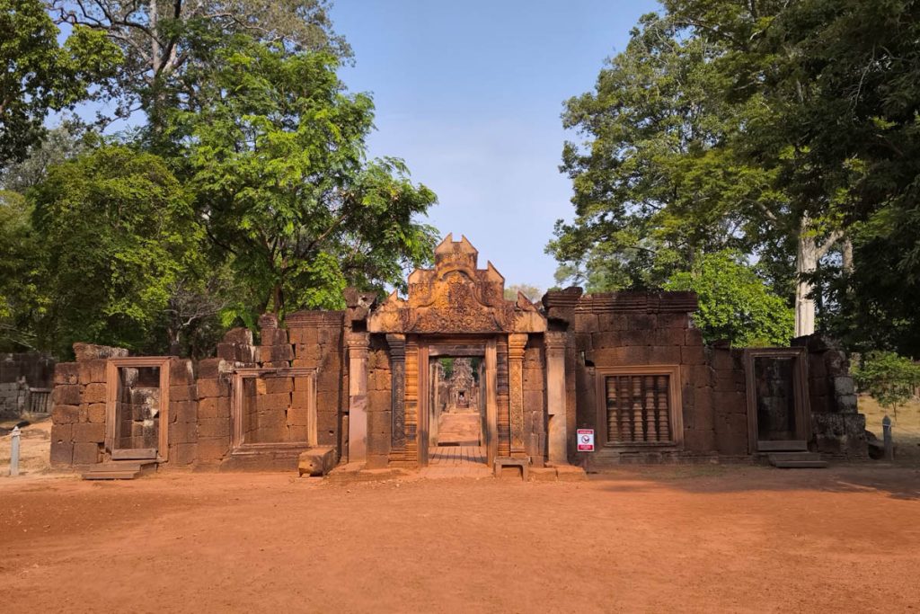 女王宮的低語:在紅砂岩的細紋間,聽見留給她的心事 @去旅行新聞網 女王宮的低語:在紅砂岩的細紋間,聽見留給她的心事 @去旅行新聞網