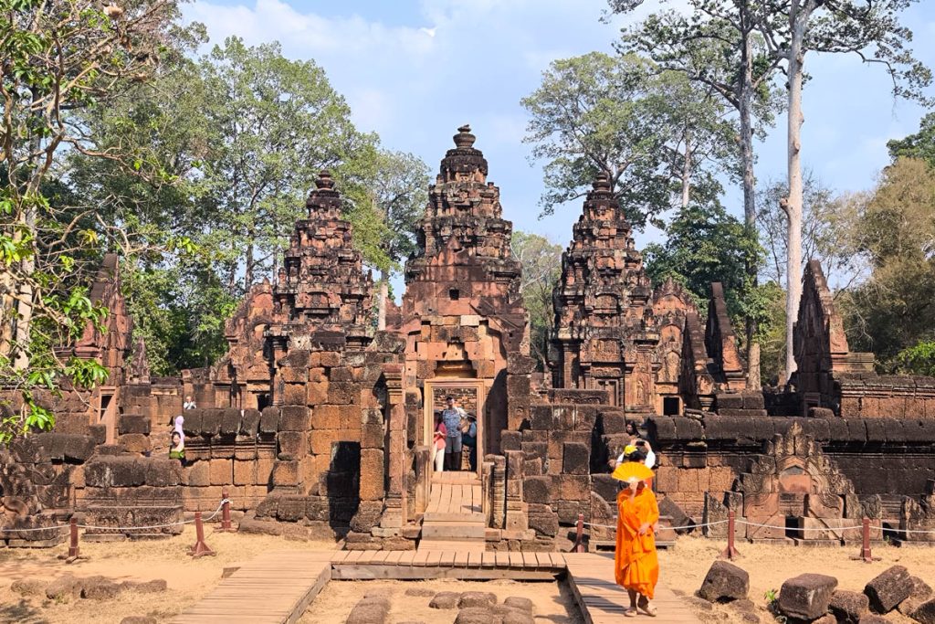 女王宮的低語:在紅砂岩的細紋間,聽見留給她的心事 @去旅行新聞網 女王宮的低語:在紅砂岩的細紋間,聽見留給她的心事 @去旅行新聞網