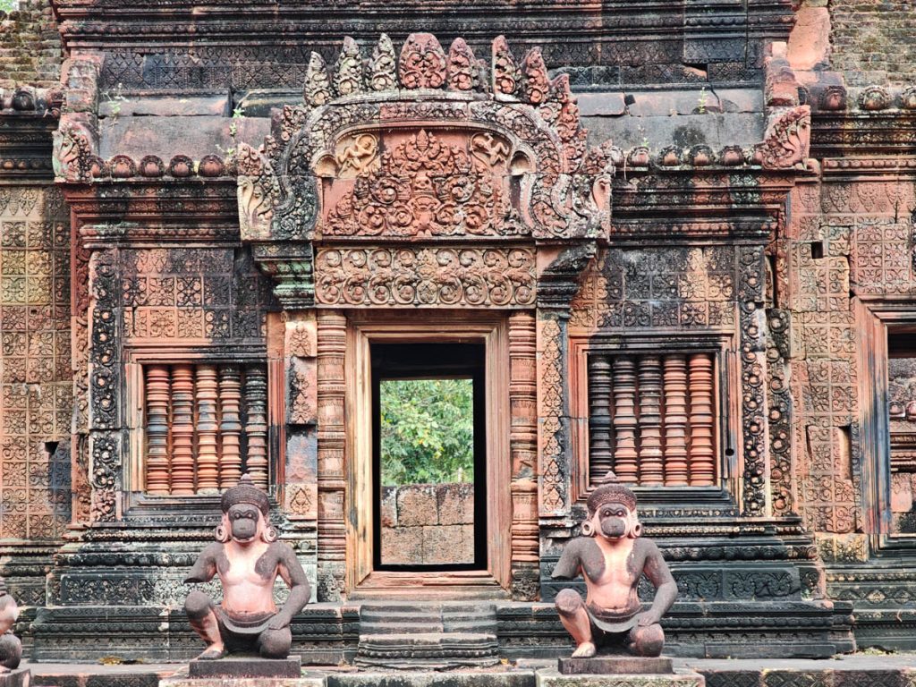 女王宮的低語:在紅砂岩的細紋間,聽見留給她的心事 @去旅行新聞網 女王宮的低語:在紅砂岩的細紋間,聽見留給她的心事 @去旅行新聞網