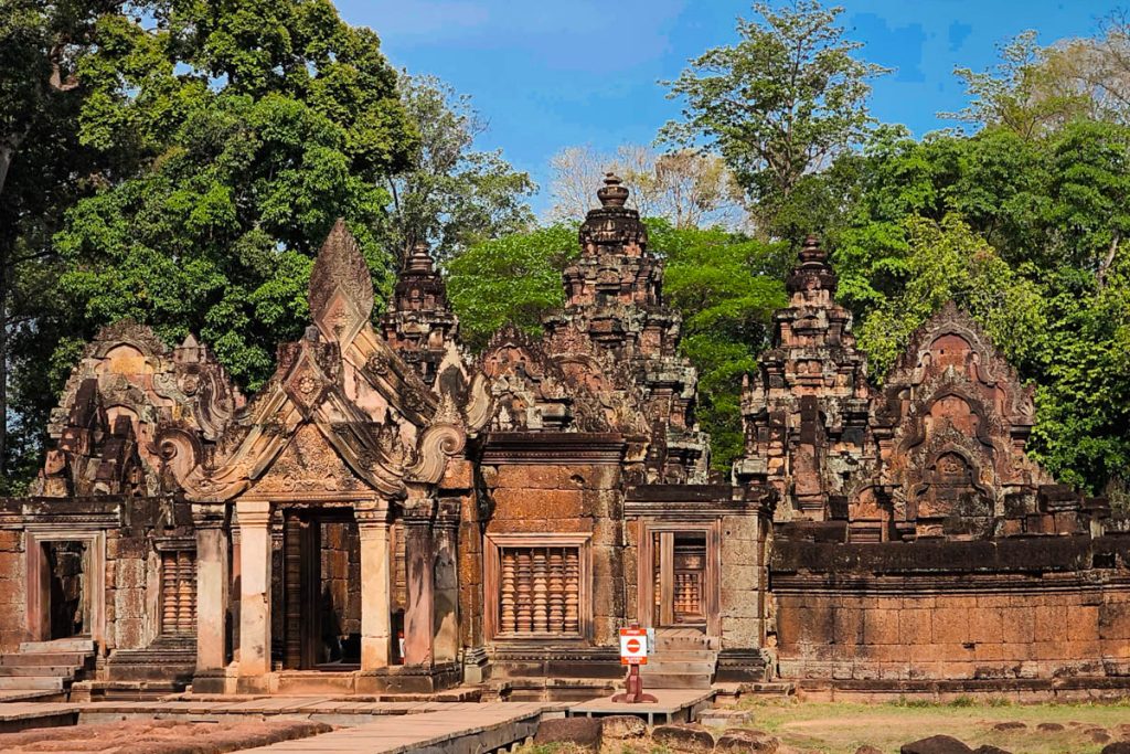 女王宮的低語:在紅砂岩的細紋間,聽見留給她的心事 @去旅行新聞網 女王宮的低語:在紅砂岩的細紋間,聽見留給她的心事 @去旅行新聞網