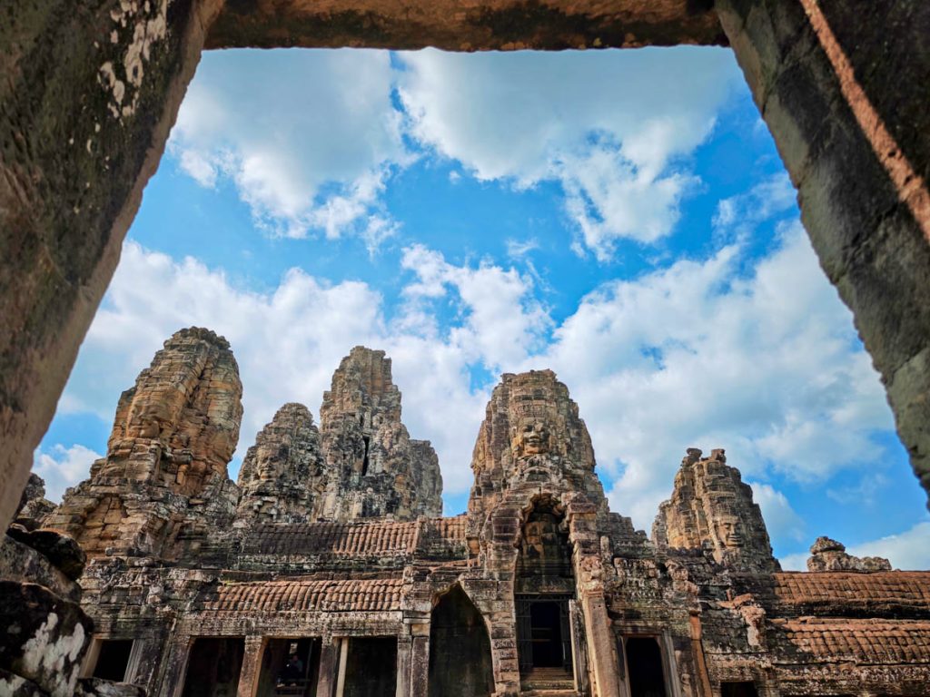 🗿 永恆的微笑：走進大吳哥巴戎寺的歷史與神秘 (Bayon Temple) @去旅行新聞網