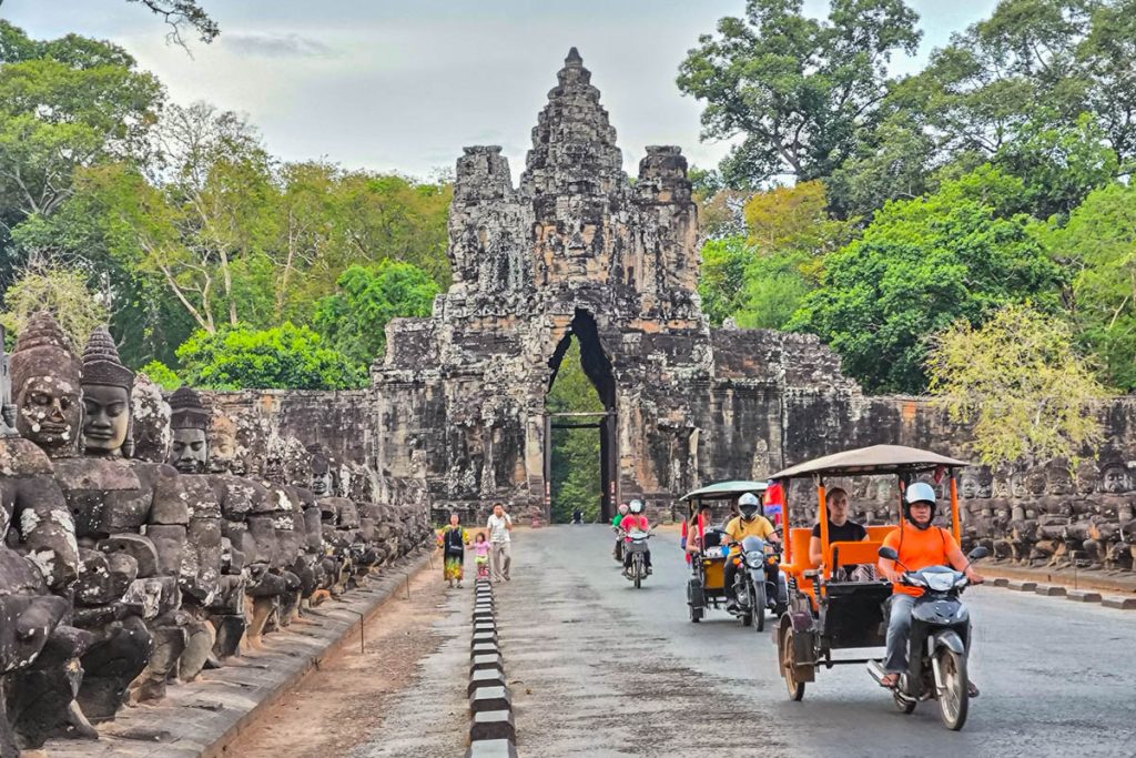 🗿 永恆的微笑：走進大吳哥巴戎寺的歷史與神秘 (Bayon Temple) @去旅行新聞網