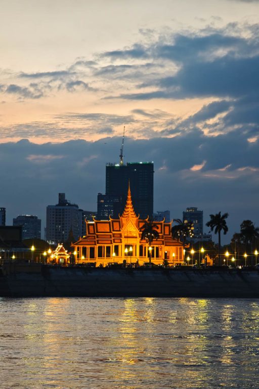 金邊四臂河日落巡禮|在東南亞十字水口,讀一首用光寫成的史詩 @去旅行新聞網 金邊四臂河日落巡禮|在東南亞十字水口,讀一首用光寫成的史詩 @去旅行新聞網