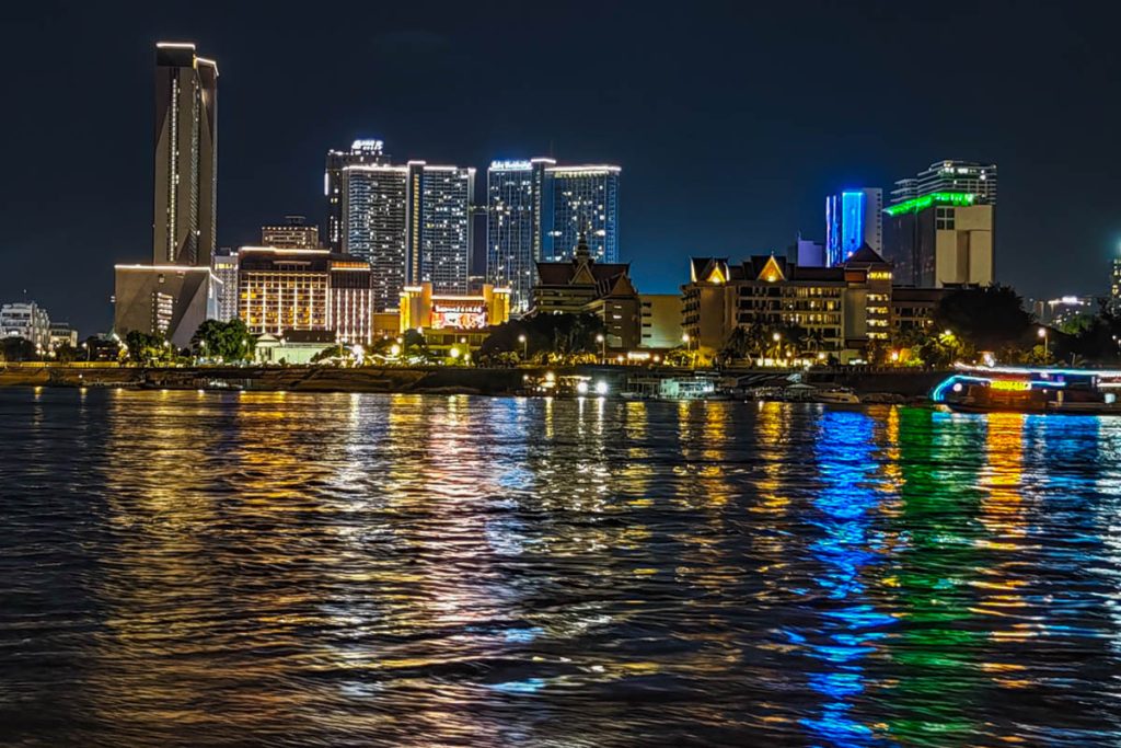 金邊四臂河日落巡禮|在東南亞十字水口,讀一首用光寫成的史詩 @去旅行新聞網 金邊四臂河日落巡禮|在東南亞十字水口,讀一首用光寫成的史詩 @去旅行新聞網